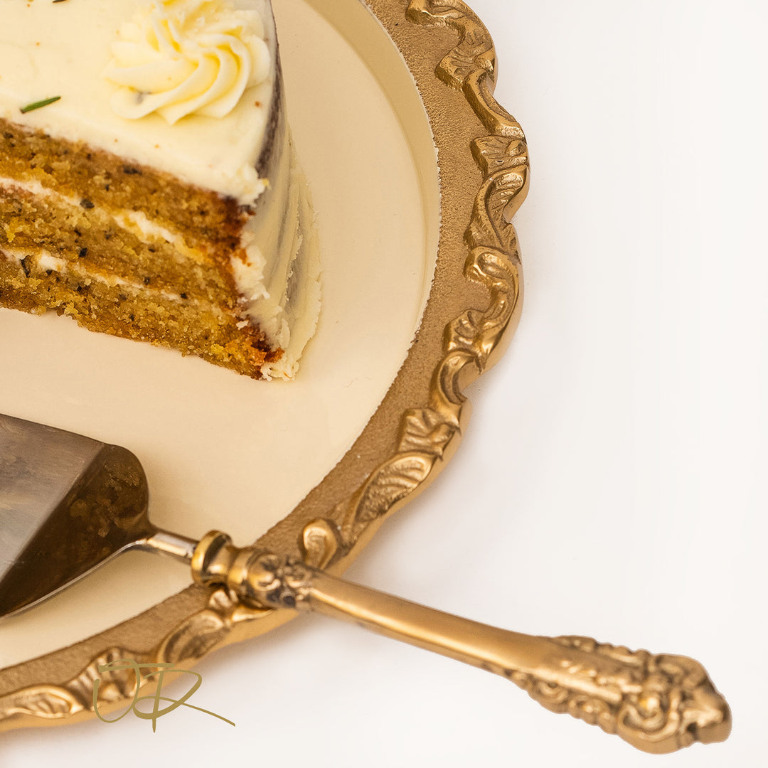 Cream Cake Stand Gucci