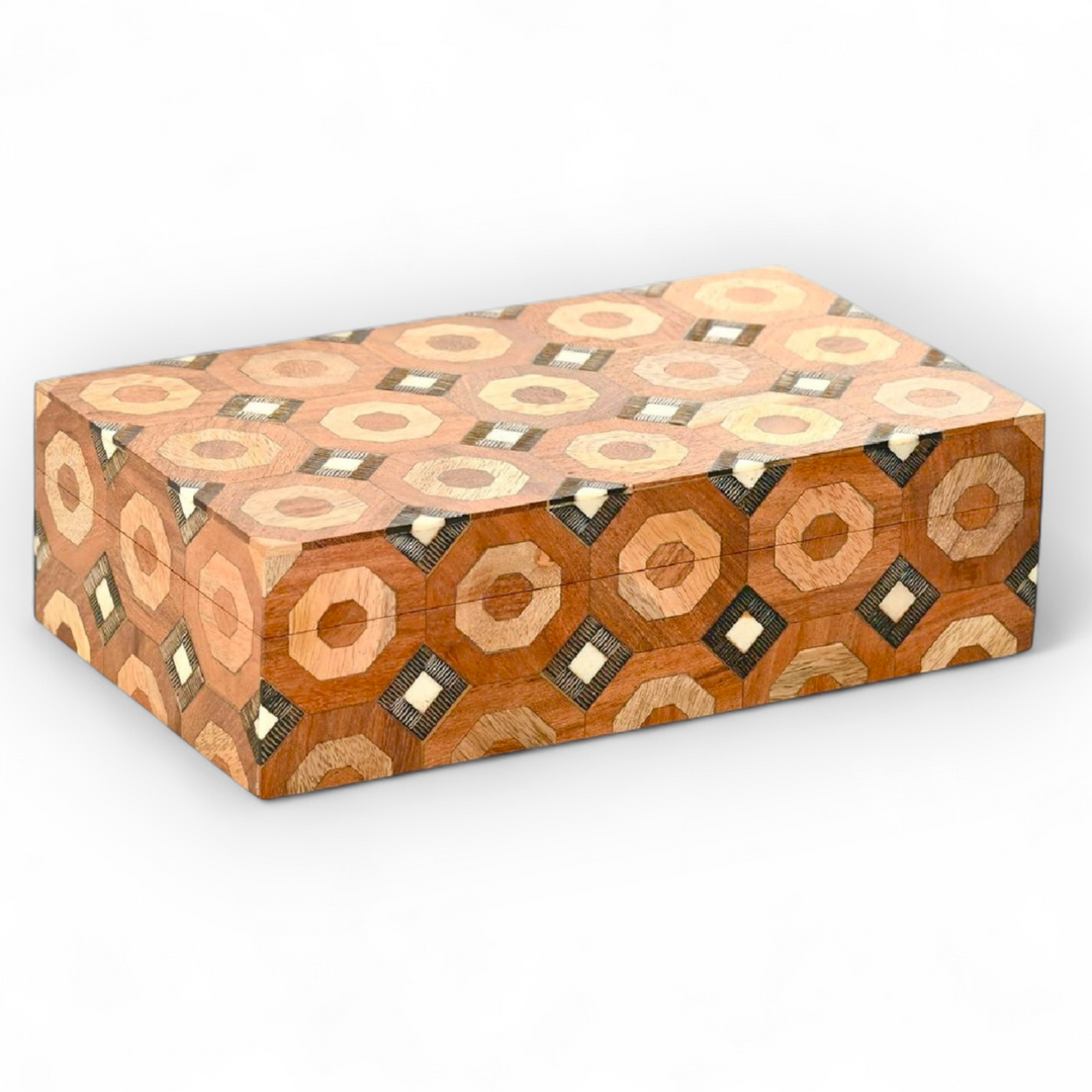 Box Teak Wood, Chiselled Horn and Mango Wood