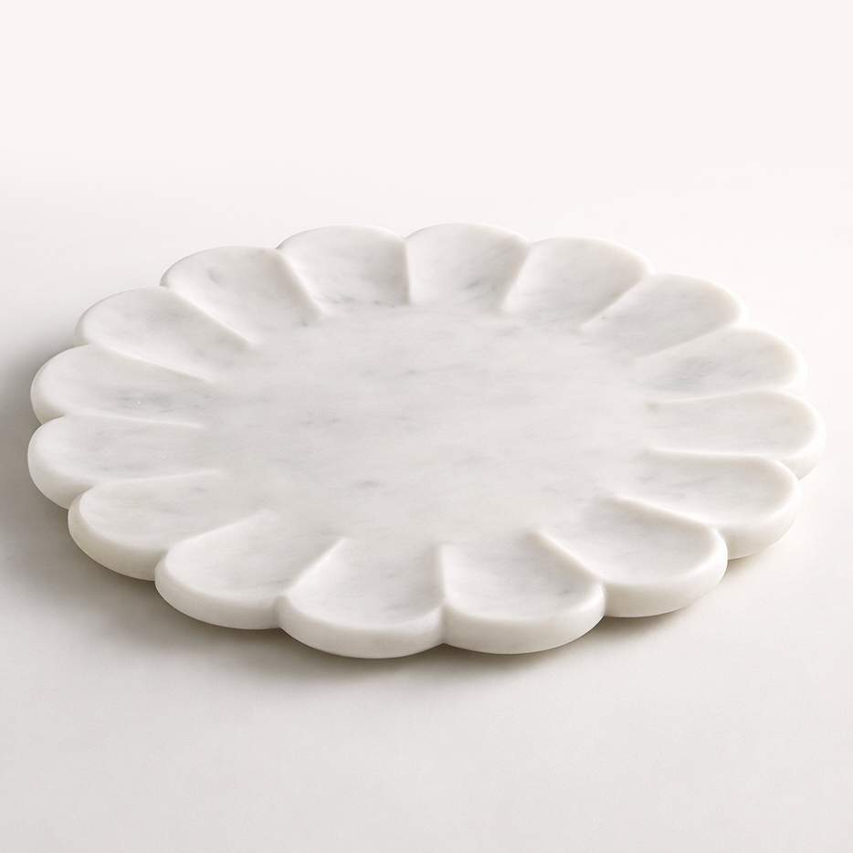 White Marble Round Scalloped Flat Plate - 25cm