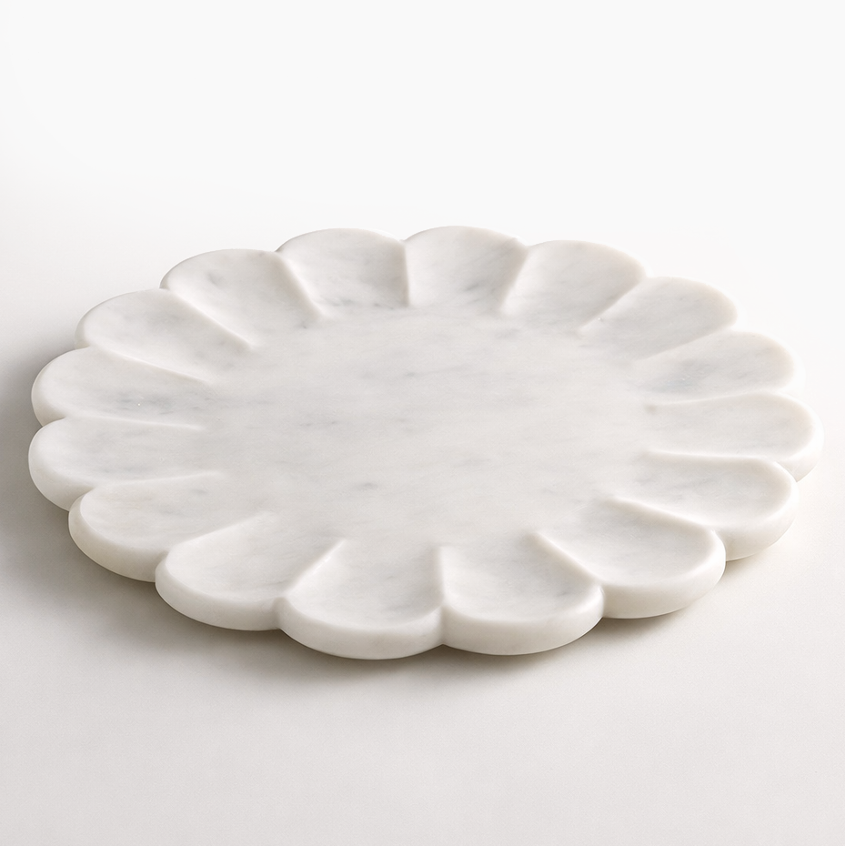 White Marble Round Scalloped Plate - 25cm